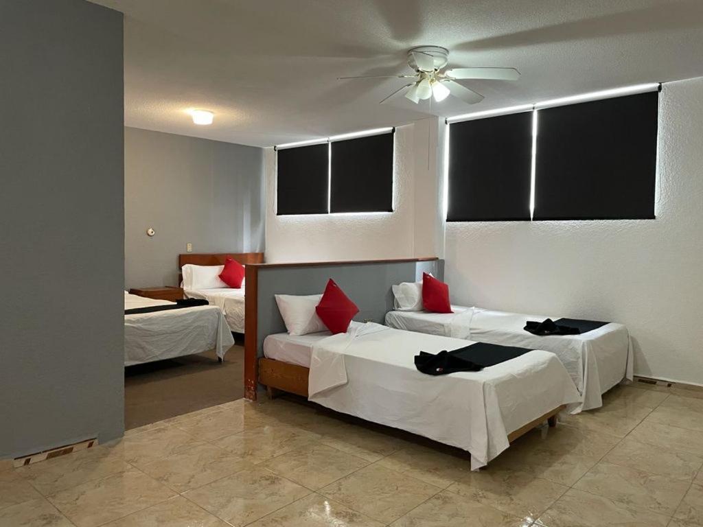Oyo Hotel Italia Агуаскальентес Экстерьер фото