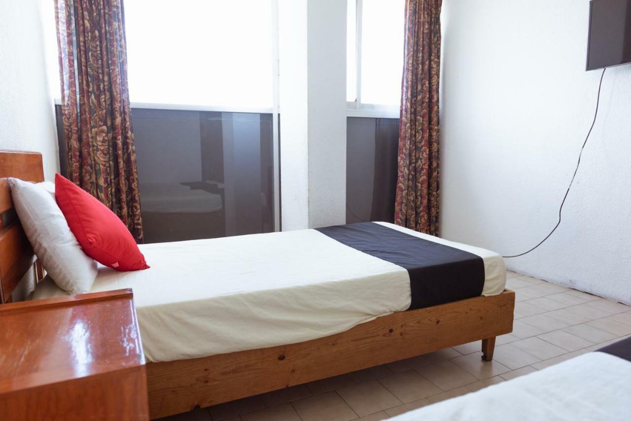 Oyo Hotel Italia Агуаскальентес Экстерьер фото