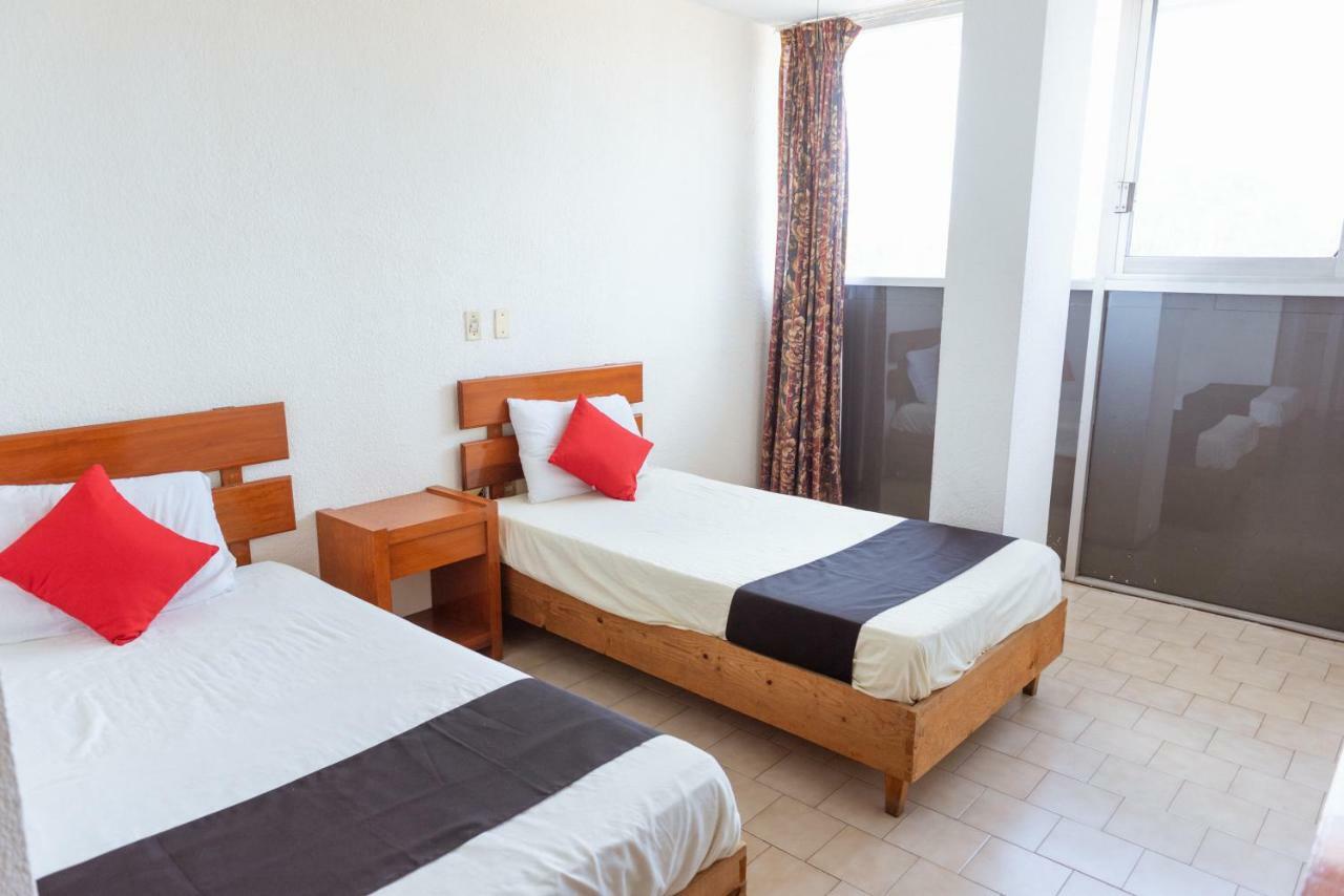 Oyo Hotel Italia Агуаскальентес Экстерьер фото