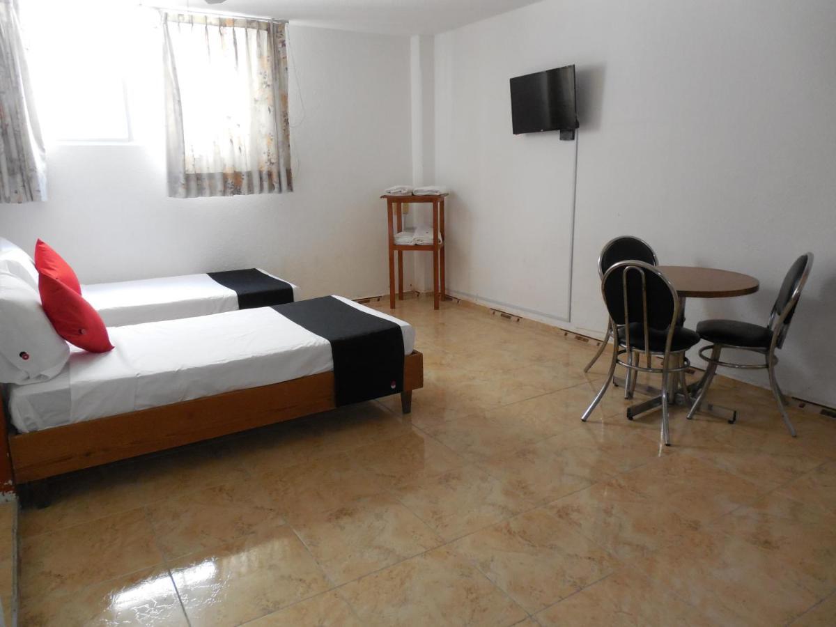 Oyo Hotel Italia Агуаскальентес Экстерьер фото
