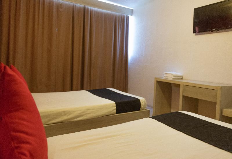 Oyo Hotel Italia Агуаскальентес Экстерьер фото