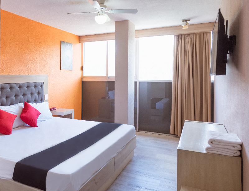 Oyo Hotel Italia Агуаскальентес Экстерьер фото