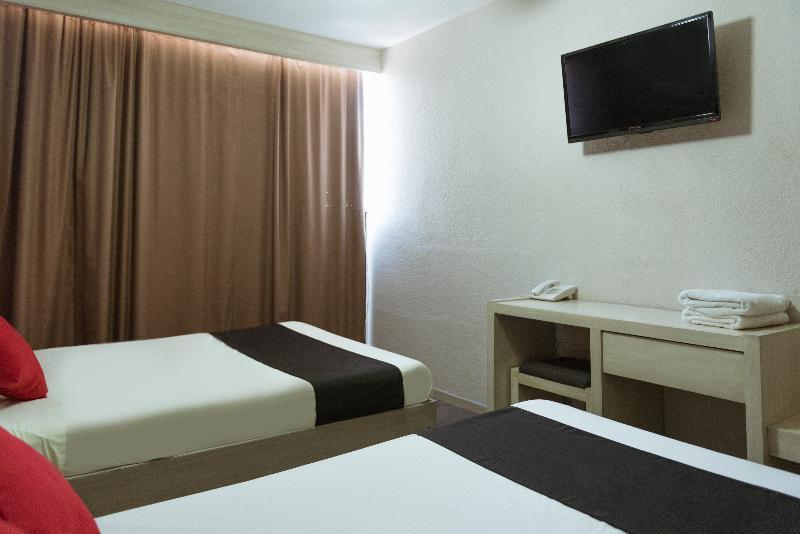 Oyo Hotel Italia Агуаскальентес Экстерьер фото